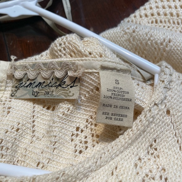 Gimmicks Cream Crochet w/ Tassel Top - Picture 13 of 14
